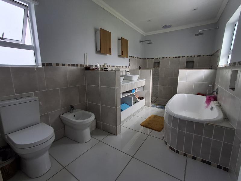 4 Bedroom Property for Sale in Lampiesbaai Western Cape